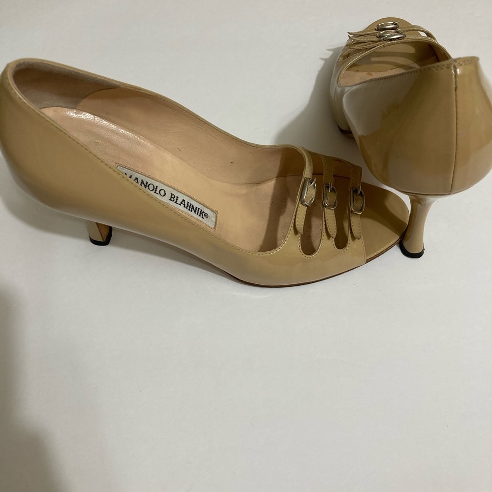 MANOLO BLAHNIK HEELS, 3”.